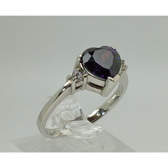 Vintage Ring Size 6 Silver Tone White Gold Plated Purple Sim Diamond CZ Heart - Picture 5 of 9
